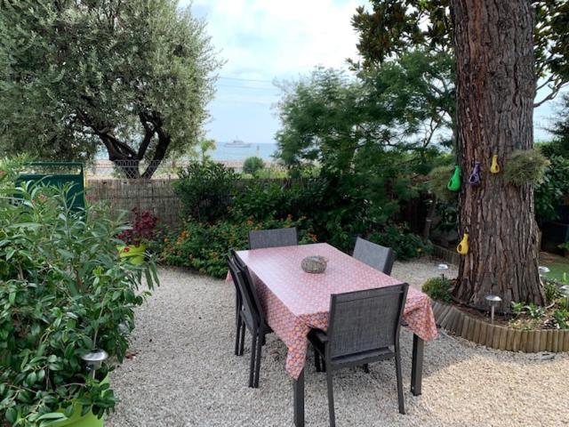 Appartement Face A La Mer Saint-Laurent-du-Var Exterior foto