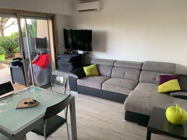 Appartement Face A La Mer Saint-Laurent-du-Var Exterior foto
